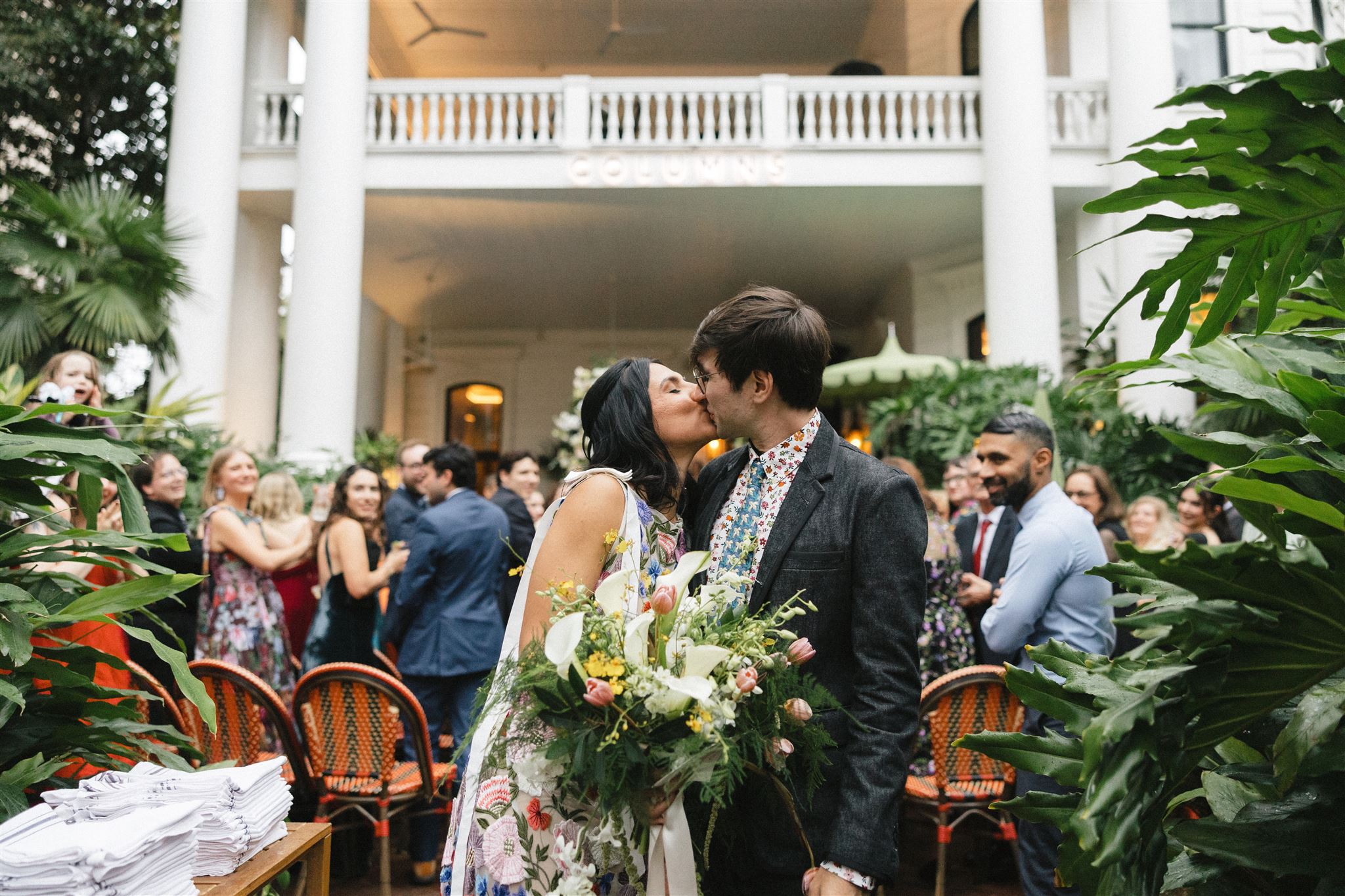 Kissing-couple-at-the-columns-hotel-new-orleans